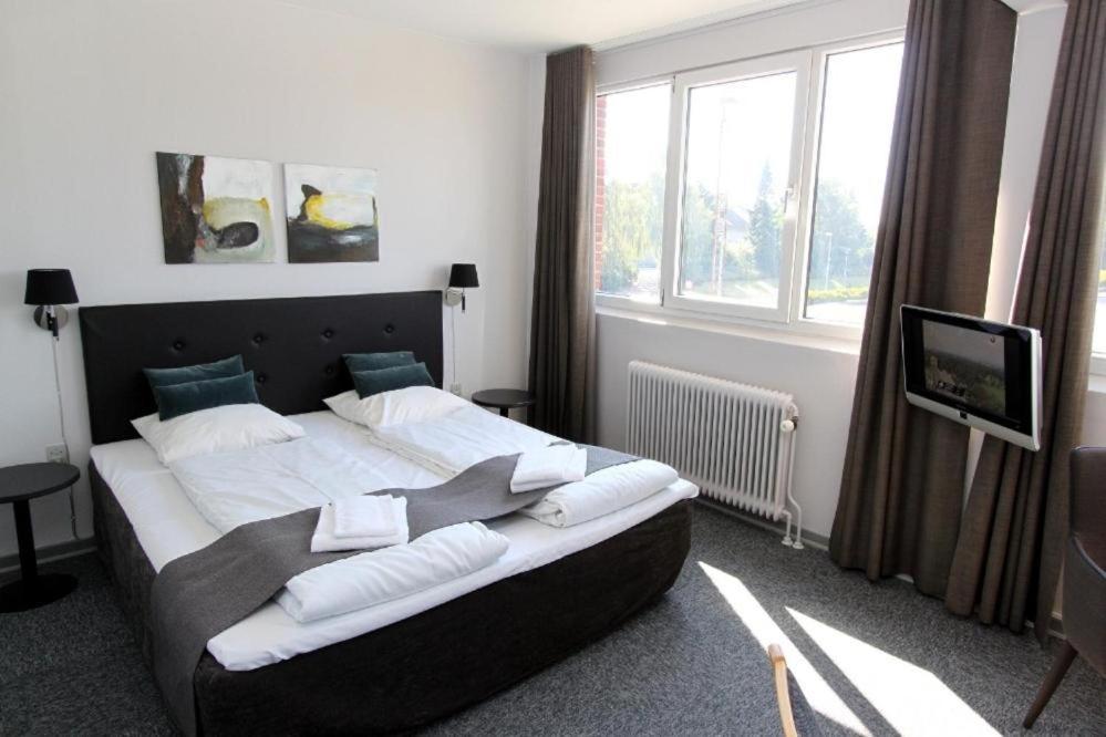 Banegaardshotellet Vojens Bagian luar foto