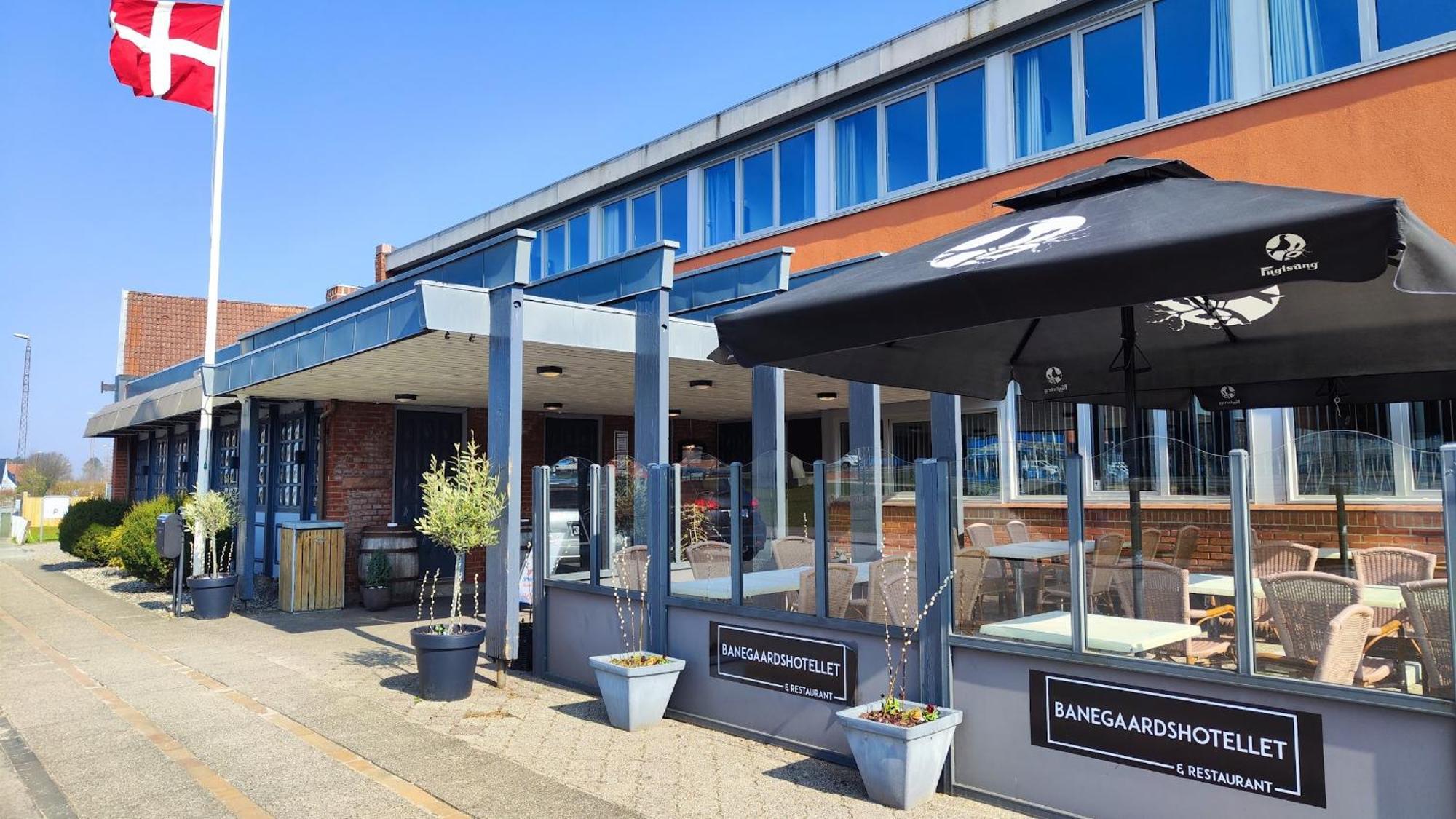 Banegaardshotellet Vojens Bagian luar foto